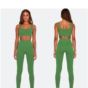 Green set active set (size small) box cut bra and leggings